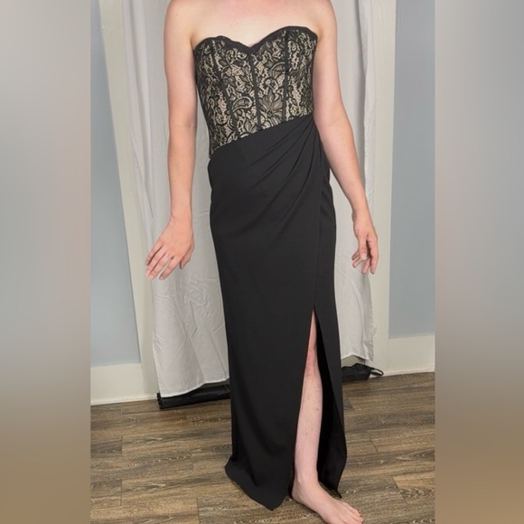 NWT floor length strappless cocktail dress from David’s bridal size small - Picture 2 of 3